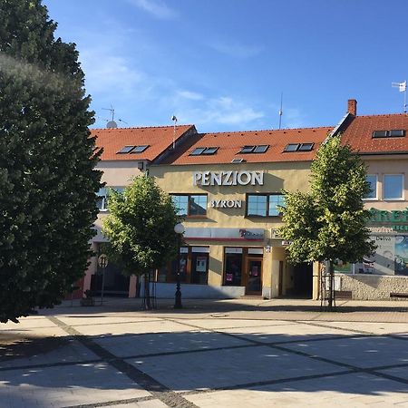 Byron Hotell Zlaté Moravce Exteriör bild