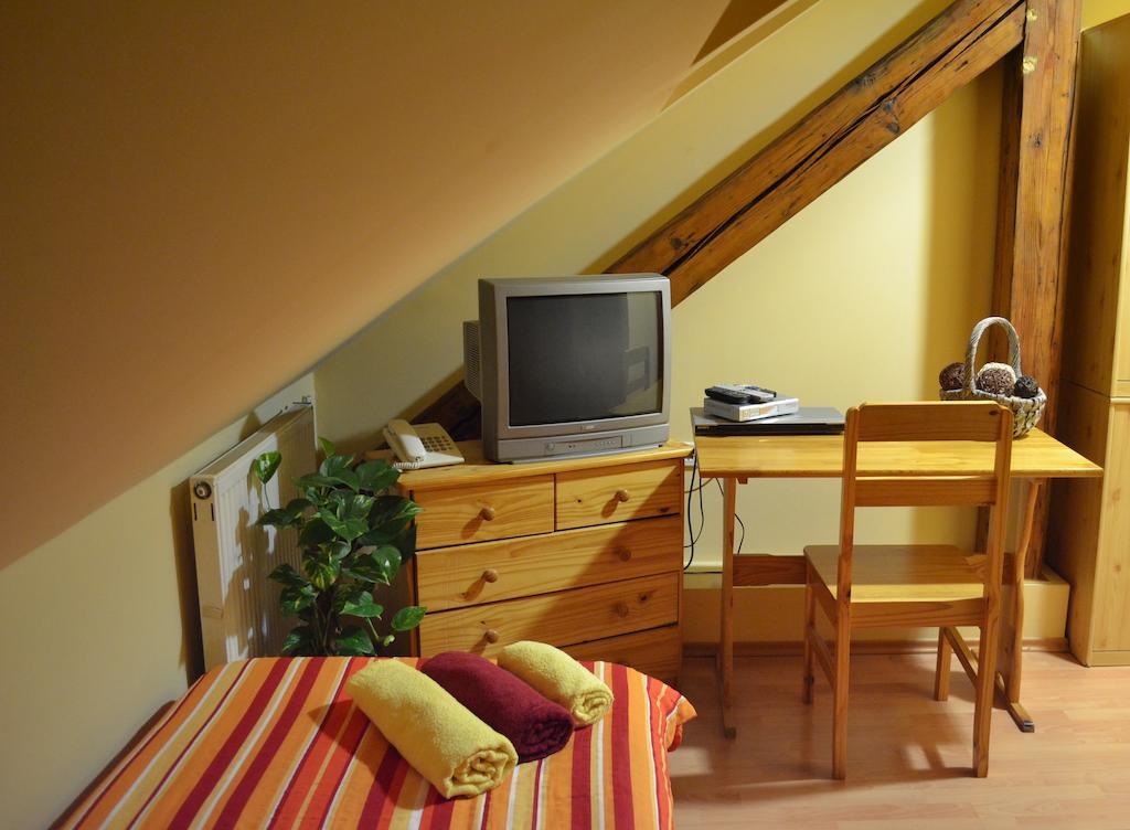 Byron Hotell Zlaté Moravce Rum bild