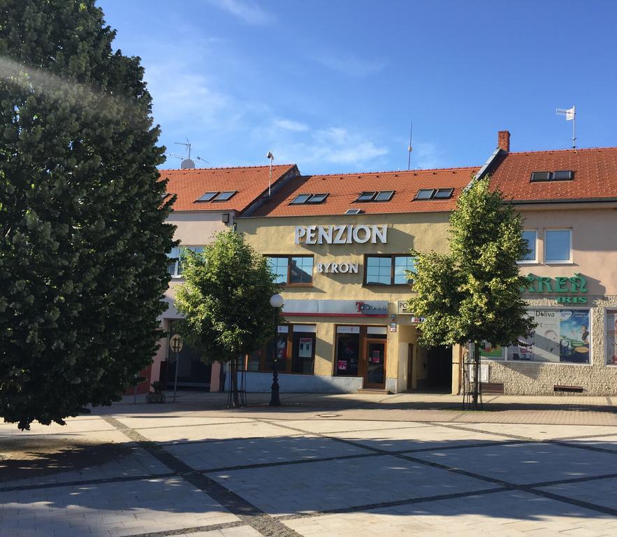 Byron Hotell Zlaté Moravce Exteriör bild